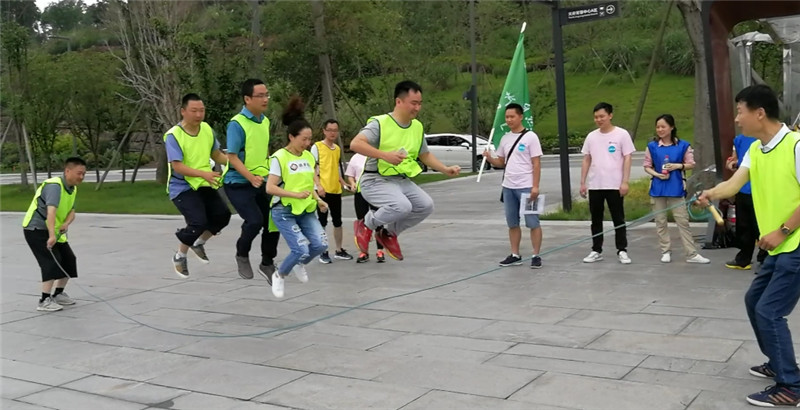 綠隊跳.jpg