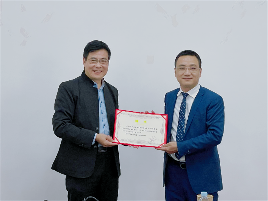 C:\Users\zhaobingbing\Desktop\微信推文\校企合作\4.png