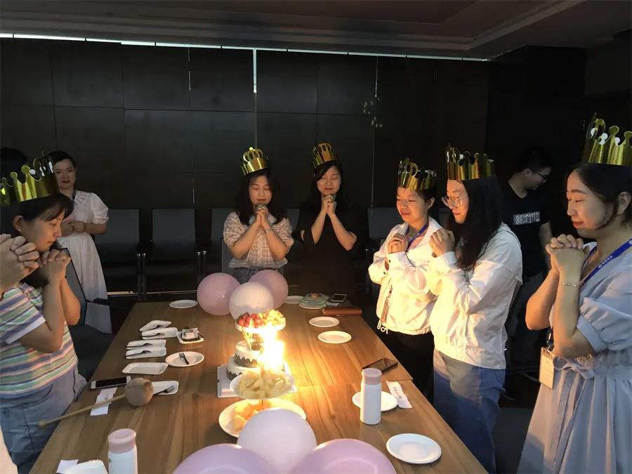 C:\Users\zhaobingbing\Desktop\微信推文\繽紛五月 歡樂相聚——公司5月員工生日會\3.jpg